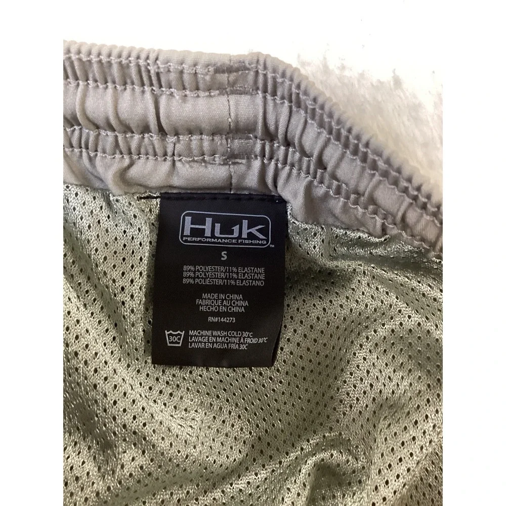 Huk Mens Pursuit Volley Fishing Shorts Sharkskin Grey 5.5 Inseam‎ H2000132 S